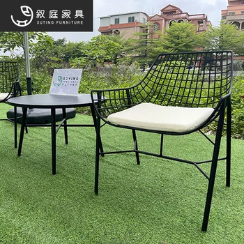 Уличная мебель садовый дворик вилла столы и стулья для отдыха открытая пляжная терраса простое кресло Изображение